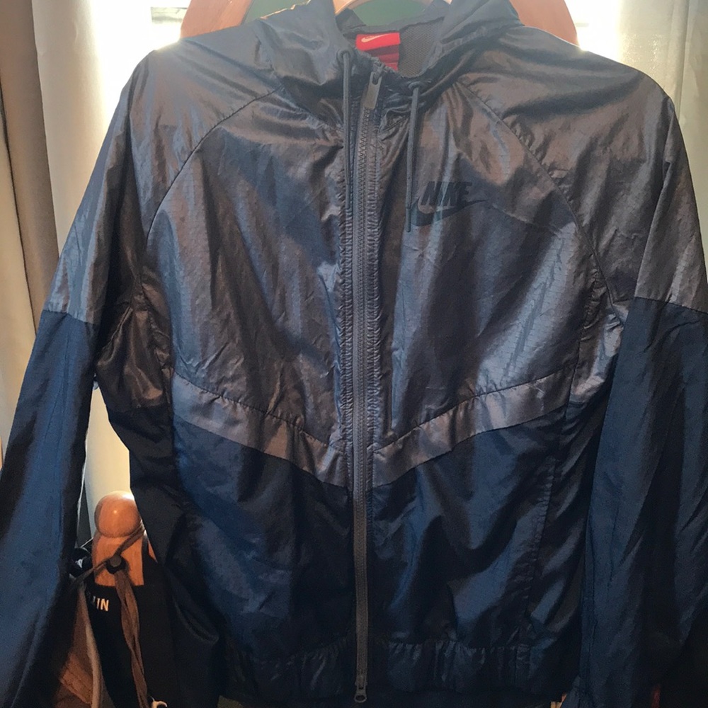 Nike Windbreaker NEW W/OUT TAGS (size med.)